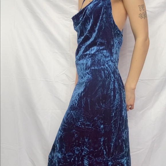 SOLD VINTAGE VELVET DRESS - Picture 2 of 6